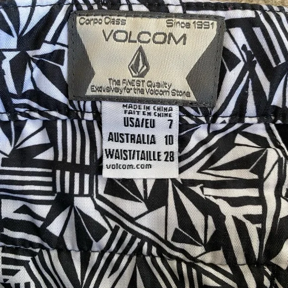 Women’s Volcom Shorts - Picture 5 of 7